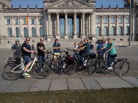 vor dem Reichstag