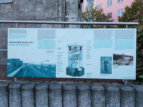 Dokumentationstafel zur Gedenkstätte Günter Litfin im ehemaligen Wachturm Kieler Straße