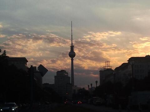 Berliner Fernsehturm am Abend