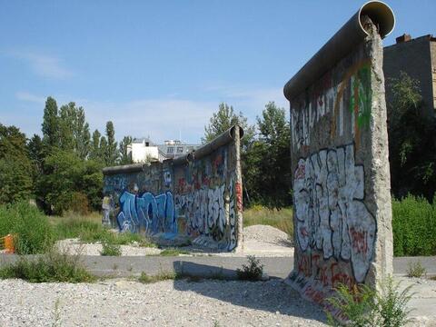 Mauerreste am ehemaligen Grenzübergang Chausseestraße