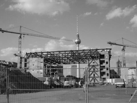 Fernsehturm Berlin und Palastruine